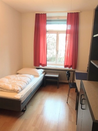 Zimmer hofseitig
